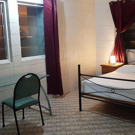 Asylum Cairns Share House Hostel Buitenkant foto